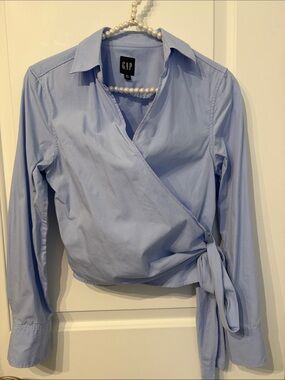 GAP Light Blue Wrap Button-Down Shirt with Side Tie. Classic summer staple!